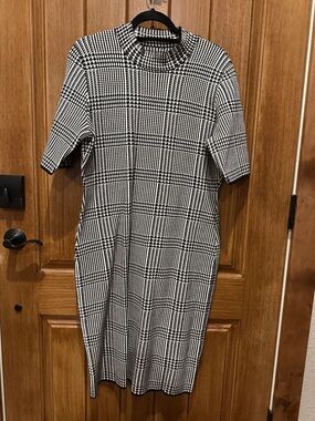 Chaps Black and White Plaid Knit Midi Dress